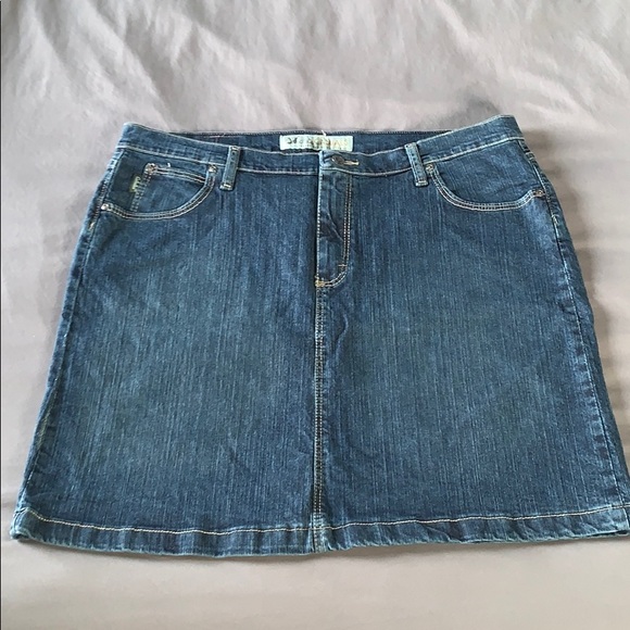 Cabela’s Denim Skirt. NWOT - Picture 2 of 8